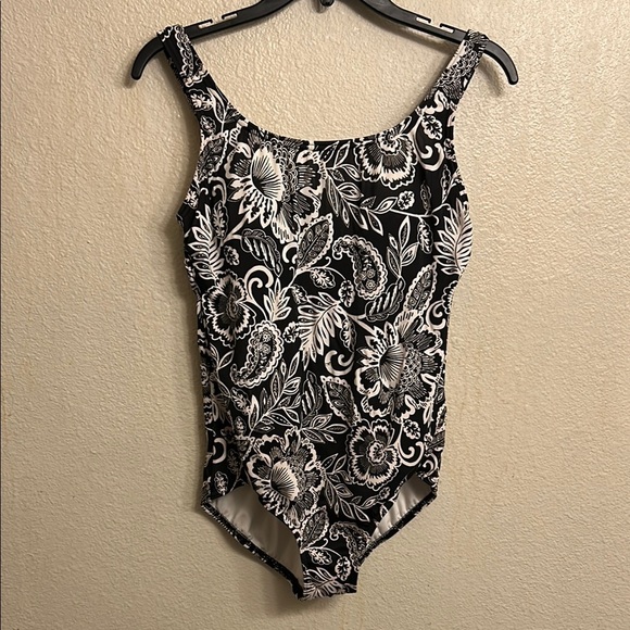 Lands' End Other - Lands End Women One Piece Black and White Floral Swimsuit Size 8P